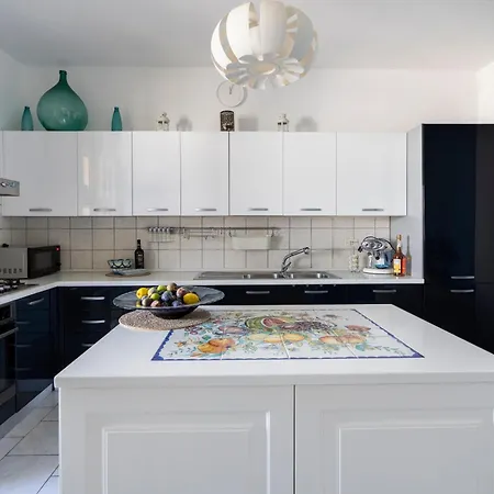 Casa Luna 100 Mt Dalla Holiday home *